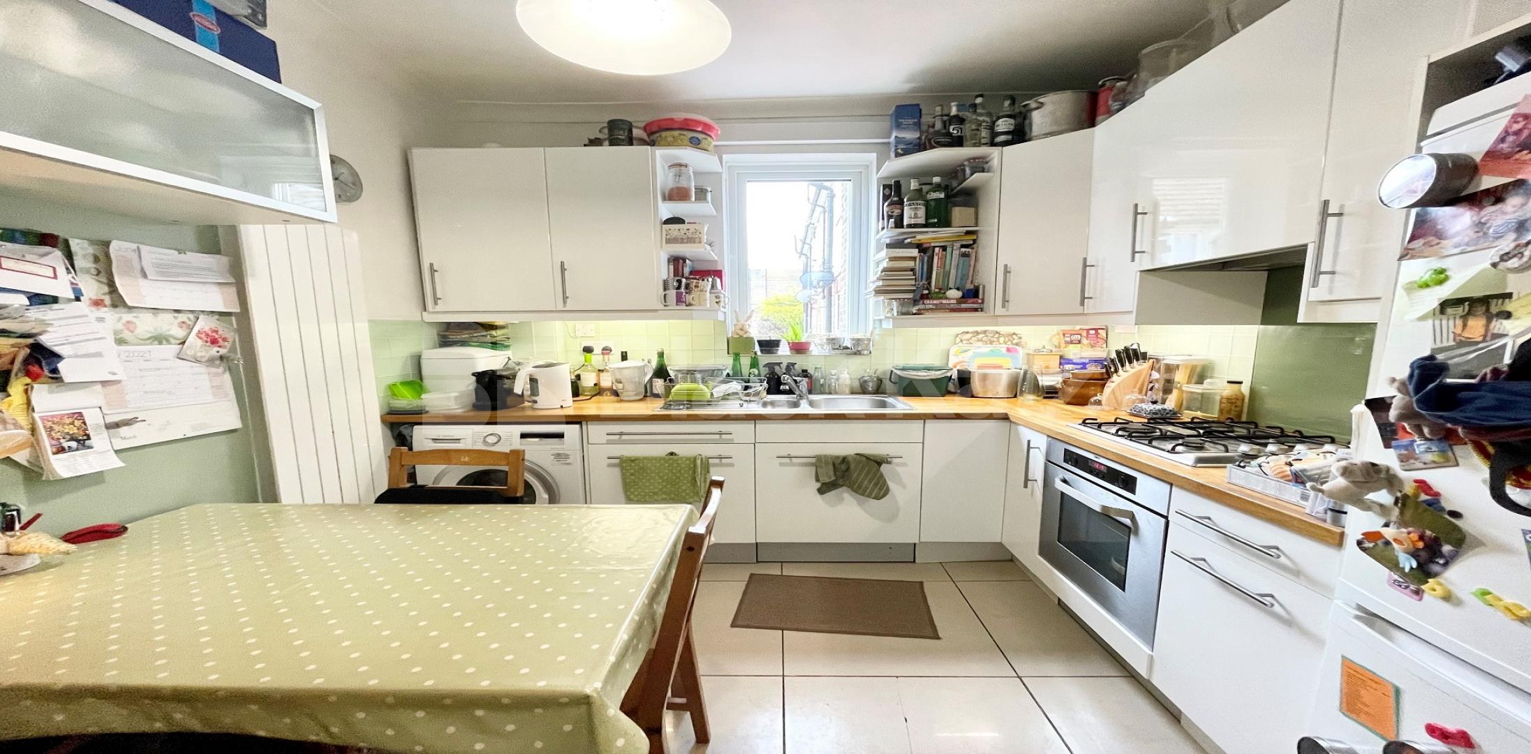 Offering approximately 710 Sq. Ft. of living and entertaining space Ashurst Gardens, Brixton Hill